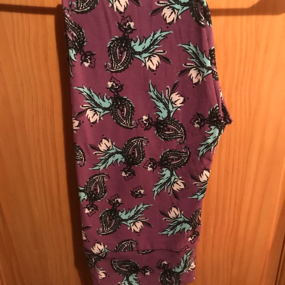 NWT OS LLR Paisleys over Plum Leggings